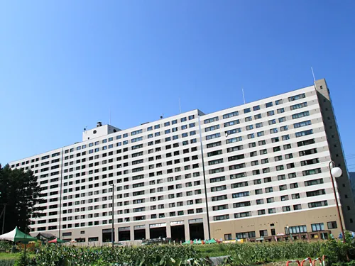 白い建物の写真